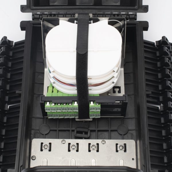 Caja de Distribución de Fibra Óptica para 24 Empalmes con 16 Acopladores SC/APC. Enterrado Directo, IP68, Splitter 1x8 Incluido con Conectores SC/APC - Imagen 3